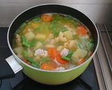 Foto langkah ke 5 dari resep Sup Ayam Makaroni.