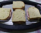 Sajttal, sonkával töltött bundáskenyér recept fázis 1 fotója
