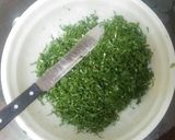 A picture of step 2 of Spinach saute.