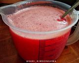Foto langkah ke 3 dari resep Puding Keju Stroberi.