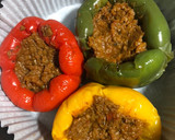 Foto del paso 5 de la receta: Pimientos tricolor rellenos de boloñesa vegetal