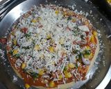 A picture of step 5 of Microwave mein pizza.