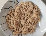 Foto del passaggio 2 della ricetta Pasta con ragù bianco di soia, besciamella allo zafferano e asparagi