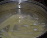 Foto del paso 1 de la receta: Pollo en salsa con papas y queso