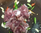 รูปขั้นตอนการทำที่ 3 ของ ข้าวกะเพราหมูชิ้น ไข่ดาว