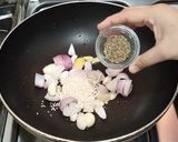 A picture of step 2 of Red Curry/Gravy Paste.