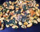 Une image de l'étape 7 de Courgette orange au céleri branche et curry.
