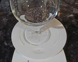 Foto del paso 3 de la receta: Infusión de cola de caballo, tulsi, menta, y zumo de naranja con chía