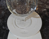 Foto del paso 3 de la receta: Infusión de cola de caballo, tulsi, menta, y zumo de naranja con chía