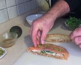Foto del paso 4 de la receta: Tosta de salmón, aguacate y queso crema