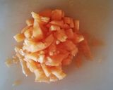 Foto del passaggio 1 della ricetta Riso freddo con melone, gorgonzola e rosmarino 🌷