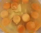Baconos, lilahagymás rántotta recept fázis 1 fotója