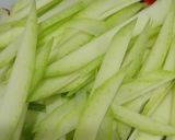 Hình bước làm 4 của món Gân bò trộn xoài