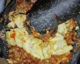 Foto langkah ke 4 dari resep Tempe Telur Penyet.