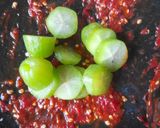 Foto langkah ke 2 dari resep Sambal Belimbing Wuluh Segar.
