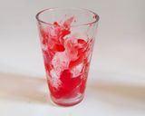 Foto langkah ke 2 dari resep Korean strawberry milk.