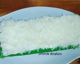 Foto langkah ke 7 dari resep Bolu kukus pandan toping keju & meses.