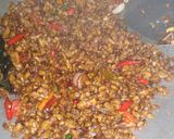 Foto langkah ke 3 dari resep Orek tempe kering pedas.
