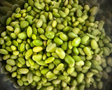 Foto del paso 2 de la receta: Ensalada tibia de arroz con langostinos y edamame