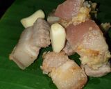 รูปขั้นตอนการทำที่ 2 ของ หมูคั่วเกลือ