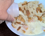 Foto del paso 4 de la receta: Puding de pan de torrijas aderezado con limón y canela