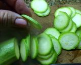 Foto del paso 4 de la receta: Zuchine trifolate (o calabacines sofritos pero light)