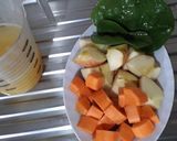 A picture of step 1 of Apple and Orange Smoothie 🍹 / Apple Chia Pancakes 🥞.