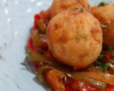 Foto del paso 7 de la receta: Albóndigas de bacalao con sofrito de pimientos