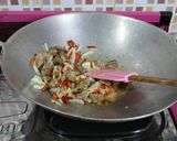 Foto langkah ke 2 dari resep Kangkung Sapi Lada Hitam (dengan Pronas saus lada hitam).