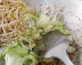 Foto langkah ke 3 dari resep Tumis Tauge Sawi Putih.