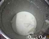 A picture of step 1 of Milkybar Milkshake.