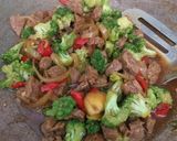Foto langkah ke 4 dari resep Tumis Daging Sapi Brokoli.