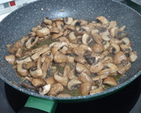 Foto del paso 2 de la receta: Dorada al limón con portobellos al ajillo