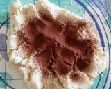 Foto del passaggio 2 della ricetta Frollini al cacao con gocce di cioccolato