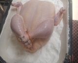 Foto del paso 2 de la receta: Pollo a la sal con verduras al horno