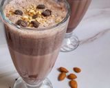 A picture of step 4 of Chocolate Lassi.