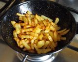 Foto del paso 5 de la receta Sartenada de patatas crocantes, bacon y huevos