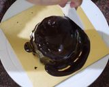 A picture of step 13 of Chocolate Flowing Cake.