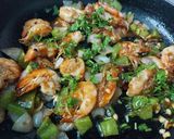 A picture of step 3 of Chilli Garlic Prawns.
