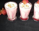 A picture of step 3 of Gulkand Shake.