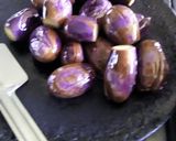 A picture of step 3 of Brinjal gravy.