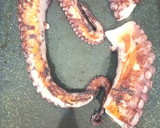 Foto del paso 3 de la receta: Patitas de pulpo a la plancha con parmentier de trufa