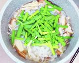 A picture of step 4 of Spicy Miso Shirataki Ramen with Mushrooms.