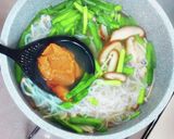 A picture of step 5 of Spicy Miso Shirataki Ramen with Mushrooms.