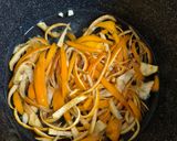 Foto del paso 2 de la receta: Cáscaras de naranja confitadas