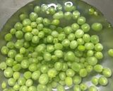 A picture of step 1 of Peas soup.