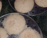 A picture of step 3 of Semolina idli.