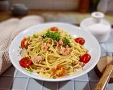 Foto langkah ke 7 dari resep Spaghetti al Salmone in Bianco.