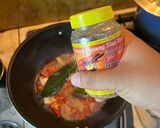 Foto langkah ke 4 dari resep Tumis Buncis Sosis Merah.