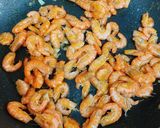 A picture of step 3 of Vietnamese Pennywort Salad with Small Shrimp.